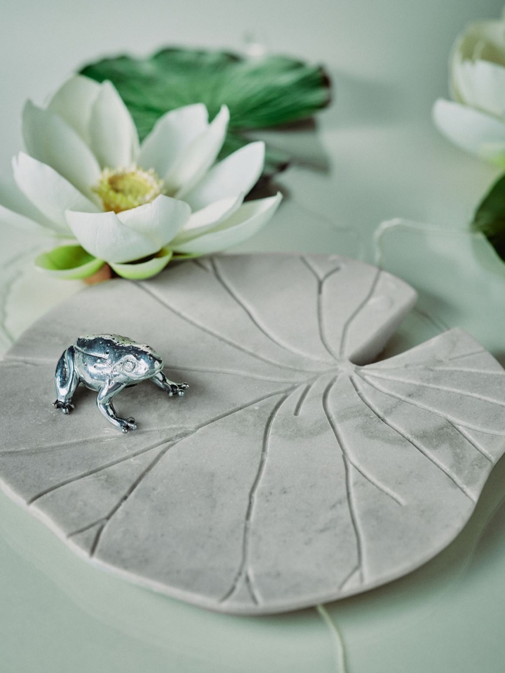 Lily Pad Marble Cheeseboard